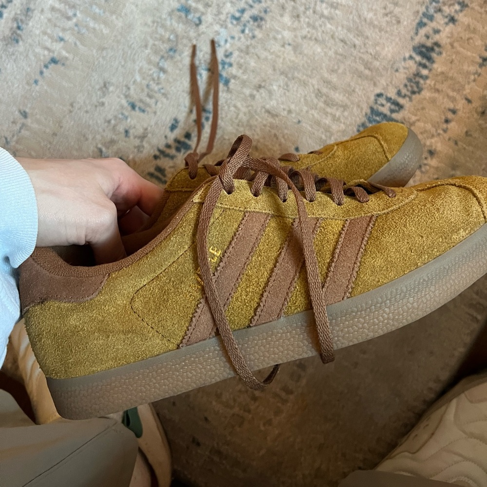 MENS SIZE 9.5